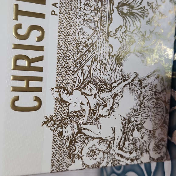 2023 Dior Holiday  box - Picture 2 of 9